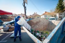Több száz teherautónyi kacattól szabadultak meg a háromszékiek