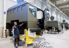 Jövő novemberig legyártják a hadsereg által rendelt páncélozott kamionok közel felét