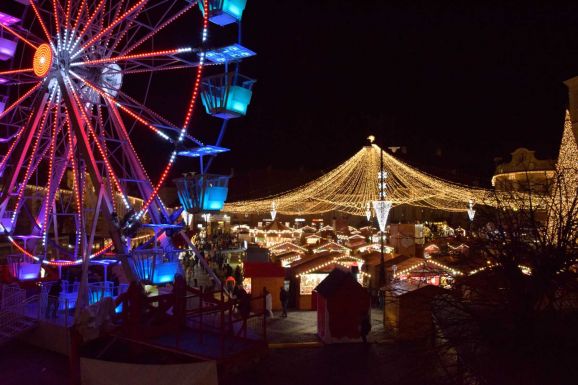 Árusok a nagyszebeni karácsonyi vásáron: egyre nehezebb a kézműves termékekből megélni