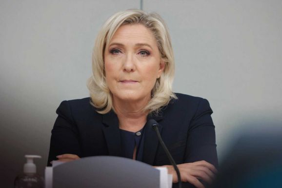 Marine Le Pen alkotmányba foglalná a terhességmegszakítás jogát