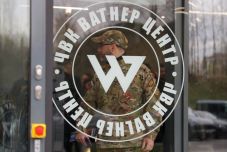 Wagner-zsoldosok és csecsen fegyveresek érkeztek a Donyeck megyei Debalcevébe