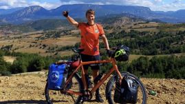 Katar 2022: elbiciklizett a vébére egy holland szurkoló