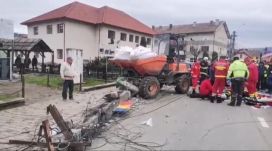 Szívrohamot kapott vezetés közben, majd villanyoszlopnak ütközött