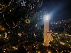 „Az adventi időszak Isten ajándéka” – Csíkszeredában felragyogott az ünnep fénye