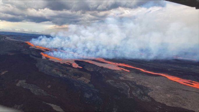 kitört a világ legnagyobb aktív vulkánja Hawaii szigetén