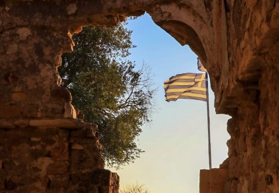 Görögországban vissza kell helyezni állásukba az oltatlanság miatt kirúgott alkalmazottakat