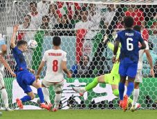 Katar 2022: angol és amerikai továbbjutás a B-csoportból