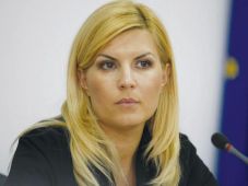 Elájult a börtönben Elena Udrea, kórházba szállították
