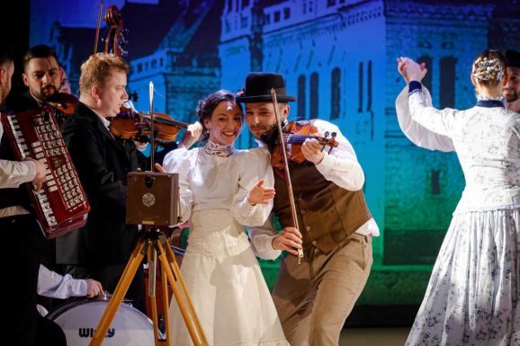 Szerelem a századelőn – a Hagyományok Házában lép fel a Nagyvárad Táncegyüttes