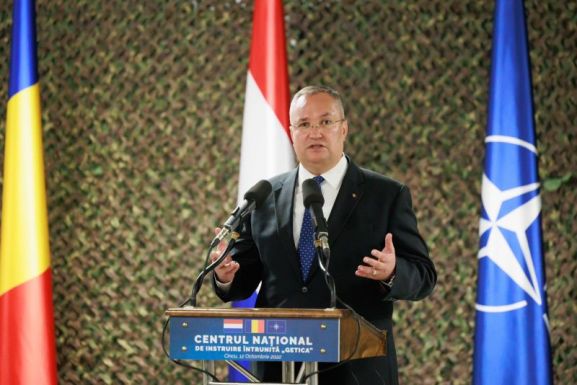 Válaszolt a kormányfő a NATO-katonák panaszaira: év végére javulnak a körülmények