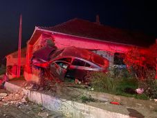Családi házba csapódott egy autó Szatmár megyében