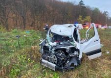 Kolozs megye: személygépkocsi és furgon ütközött, hárman megsérültek