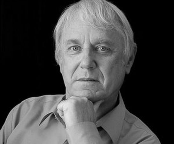 Kriterion Koszorú Árkossy Istvánnak