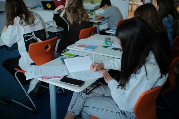 Már két iskolában is tanulhatnak délután a Kolozsváron élő ukrán gyerekek