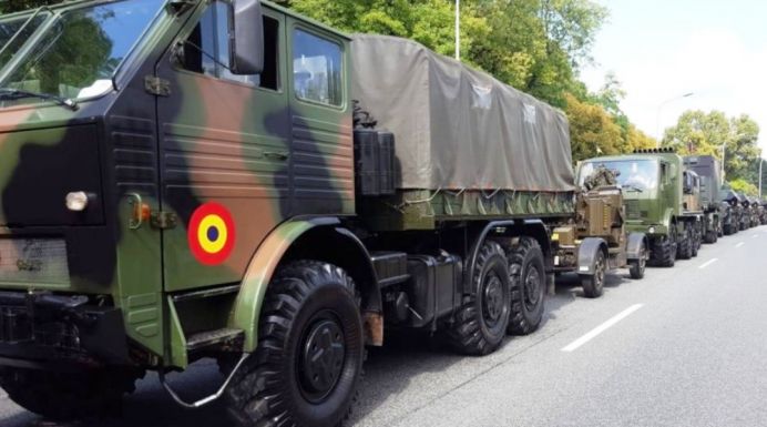 Közúti baleset történt egy katonai konvojjal