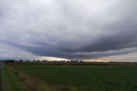 Viharos szélre figyelmeztetnek a meteorológusok az ország nyugati felében