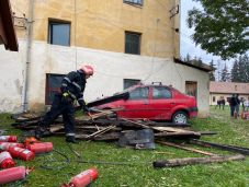 Tűz miatt ideiglenesen kiürítettek egy gyergyószentmiklósi iskolát
