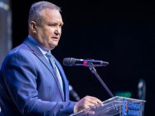 Ciucă szerint az új igazságügyi törvények elfogadása után az EB feloldhatja az MCV-felügyeletet