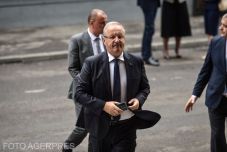 Bírálatok érték a védelmi minisztert a béketárgyalásokat sürgető nyilatkozata miatt