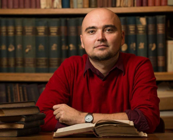 Novák Csaba Zoltán: Sokkal érthetőbb a történelem, ha a saját történetünkön keresztül kapcsolódunk hozzá