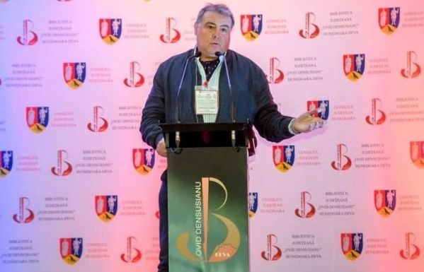 A nemzeti könyvtár igazgatójának lemondását követeli az USR