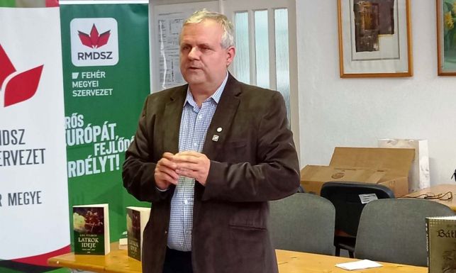 Gál Vilmos Latrok ideje című könyvével nyitotta meg új évadját az Áprily-estek