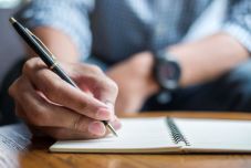 A járvány miatt nehéz helyzetbe került vállalkozásokat segíti a kormány