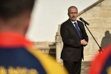 A kormányfő megbeszélést tartott a védelmi miniszterrel a kormánypalotában