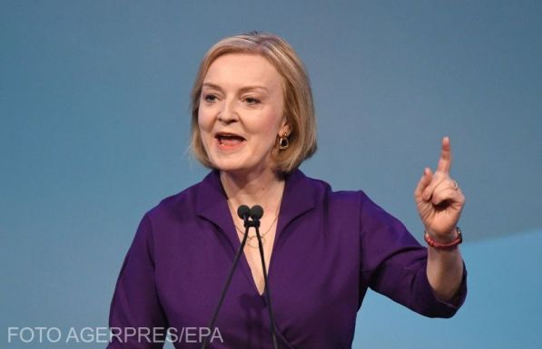 Brit miniszterelnök: „elnézést kérek a hibákért, de maradok a helyemen”