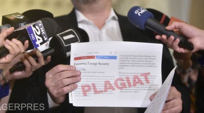 Hivatalosan is jelentette a belügyminiszter doktori dolgozatának plágiumgyanúját az USR
