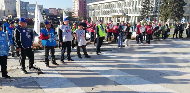 Tüntetnek Bukarestben, a lakosság elszegényedésének megakadályozását követelik