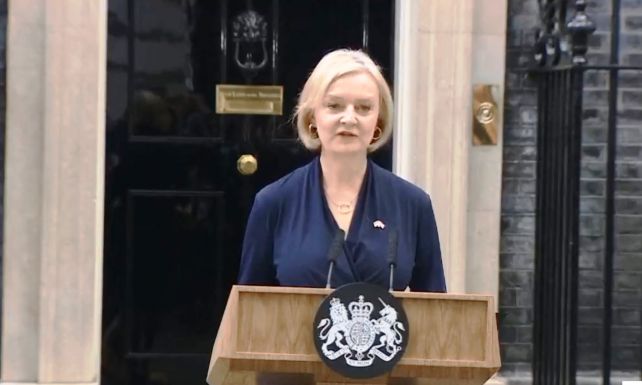FRISSÍTVE: Lemondott Liz Truss brit miniszterelnök