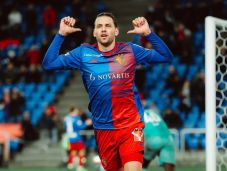 Szalai Ádám nem látogathatja az FC Basel edzéseit