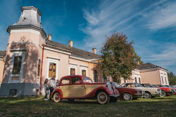 Őszi Retroparádé: veterán autók láthatók Szatmárnémetiben