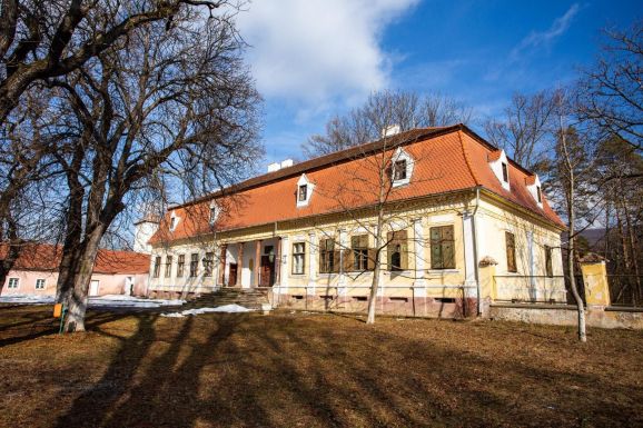 Erdélyi kúriákat és hagyományos falusi portákat újítanak fel