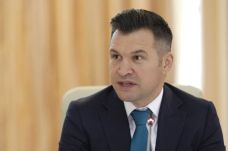 Nem von maga után kormányátalakítást a védelmi miniszter lemondása a PNL szerint