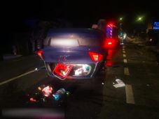 Hídfőnek ütközött és felborult autójával egy fiatal sofőr Kolozsvár mellett