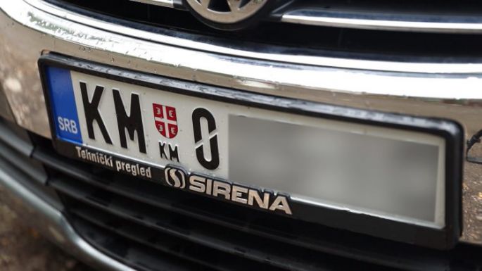 Pristina nem akarja tovább halasztani a korábban vitát kiváltó rendszámtáblacserét
