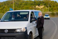 A megfélemlítés szándékával követték Izsák Balázs SZNT-elnököt