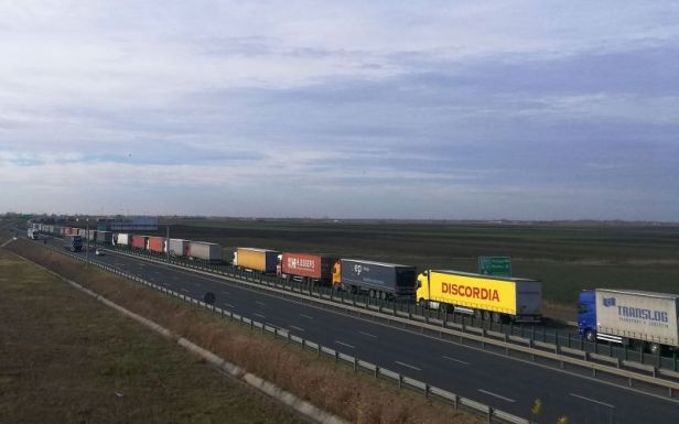 Szombat estétől vasárnap estig, majd hétfő estétől kedd estig kamionstop lesz Magyarországon