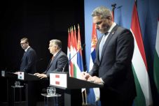 Magyar-osztrák-szerb csúcs: cél a védelmi vonal délebbre tolása