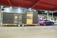 Egy házzal az utánfutón akart átkelni a határon egy román autós