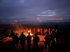 Őrtüzeket gyújtottak Székelyföld több mint száz településén az autonómiaigény újbóli kinyilvánítására