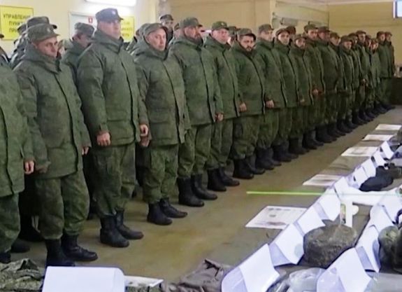 A brit katonai hírszerzés szerint Moszkva gyengén felszerelt tartalékosokat küldött a frontra