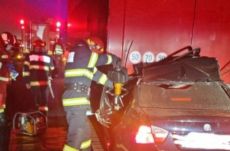 Személygépkocsi hajtott a teherautóba, egy 25 éves nő életét vesztette