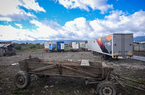 Rövidesen elköltöznek az Erőss Zsolt Arénából a csíksomlyói tűzkárosult romák