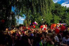 A szlovén parlament törvénybe iktatta az azonos neműek házasságát és az örökbefogadást