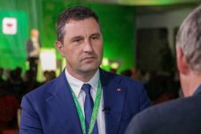 Az RMDSZ parlamenti csoportja testületileg kiáll Tánczos Barna mellett