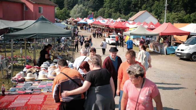 Több vonat megáll a feketetói vásár helyszínén