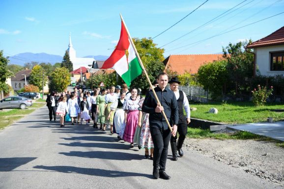 Nagy lépés egy kis közösségben: felújították a kőszegremetei Széchenyi-obeliszket